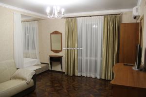 Фотография 11 из 16 - Отель "Три сосны" в центре Феодосии